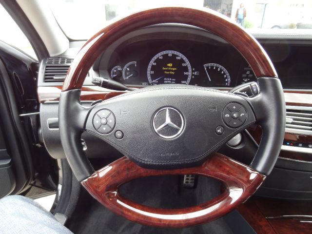 Mercedes-Benz S-Class 2012 photo 37