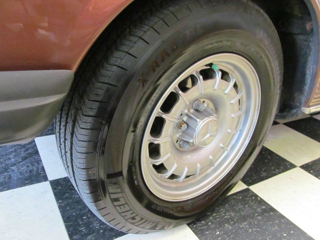 Mercedes-Benz SL-Class 1976 photo 16