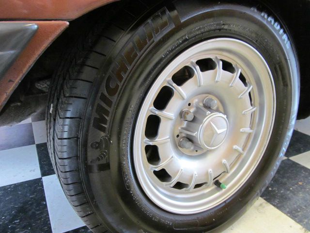 Mercedes-Benz SL-Class 1976 photo 34