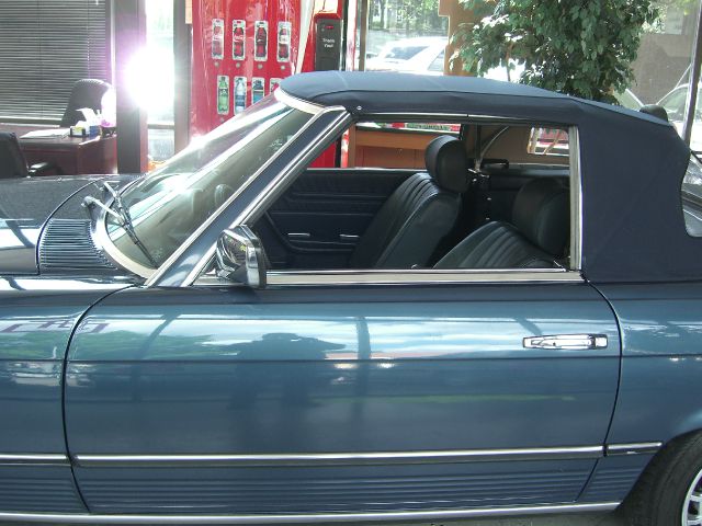 Mercedes-Benz SL-Class 1983 photo 4