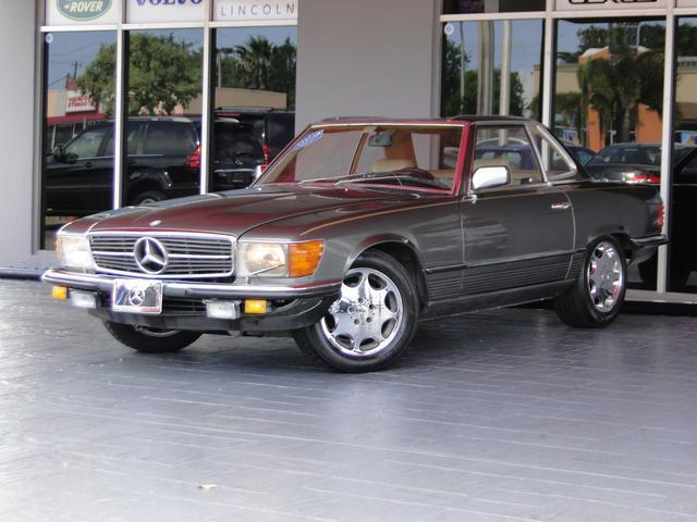 Mercedes-Benz SL-Class 1984 photo 1