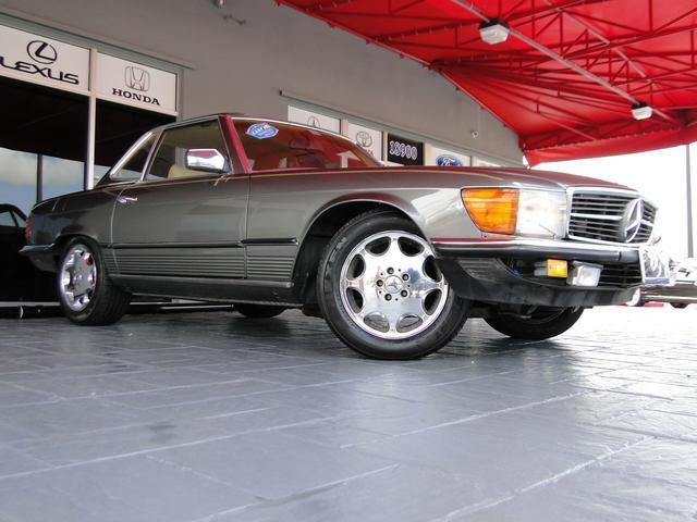 Mercedes-Benz SL-Class 1984 photo 3