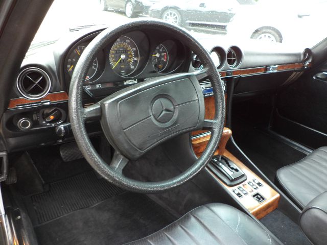 Mercedes-Benz SL-Class 1984 photo 0
