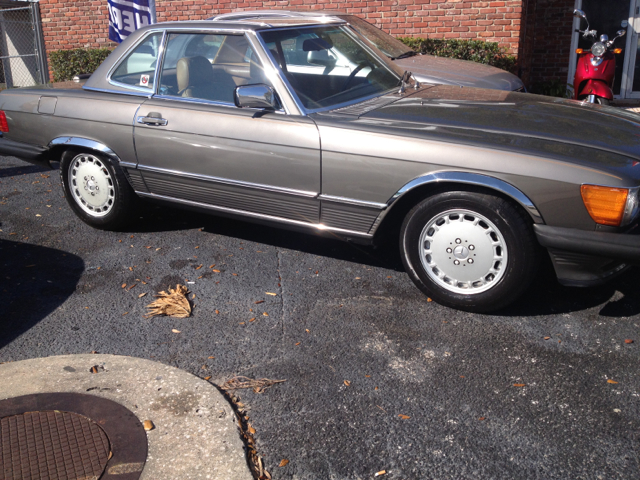 Mercedes-Benz SL-Class 1987 photo 4