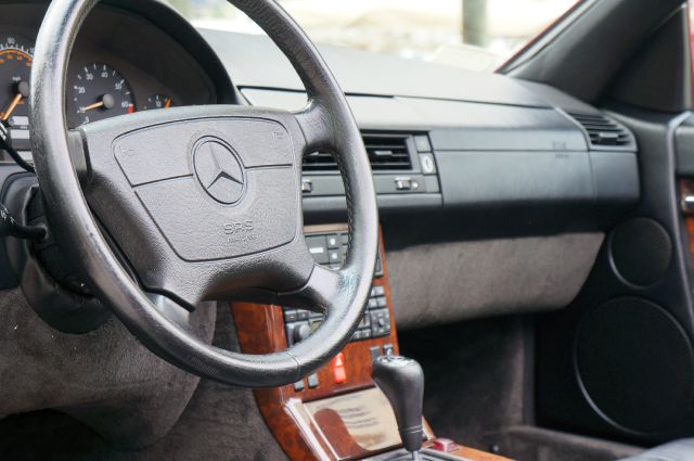Mercedes-Benz SL-Class 1995 photo 30