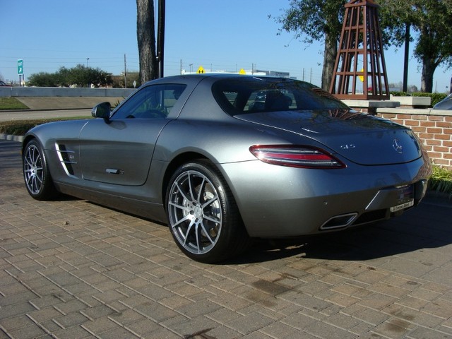 Mercedes-Benz SLS-Class 2011 photo 3