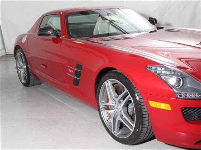Mercedes-Benz SLS-Class 2011 photo 2