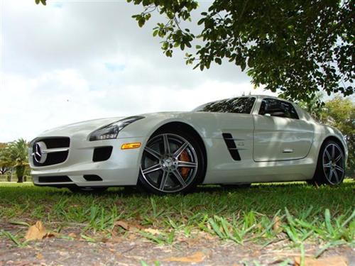 Mercedes-Benz SLS Class 2011 photo 4