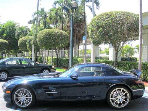 Mercedes-Benz SLS Class 2011 photo 2