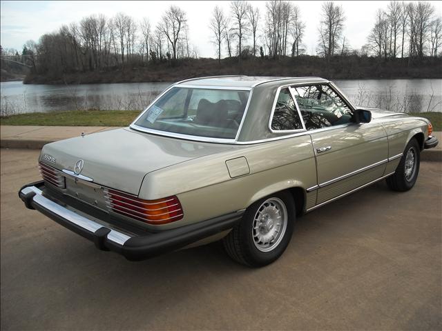 Mercedes-Benz SL Class 1976 photo 2