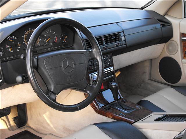 Mercedes-Benz SL Class 1992 photo 5