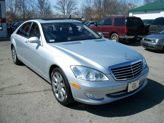 Mercedes-Benz S Class 4WD Supercab 145 Lariat Sedan