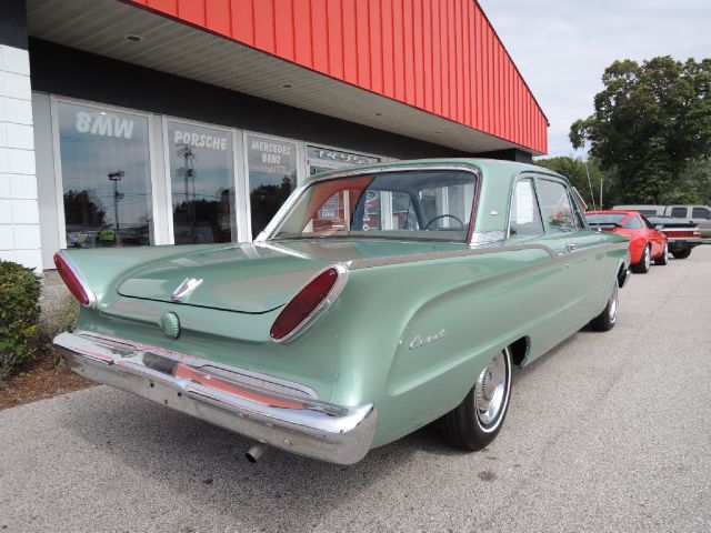 Mercury Comet 1961 photo 1