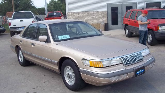 Mercury Grand Marquis 1992 photo 3