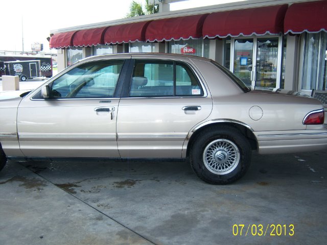 Mercury Grand Marquis 1997 photo 2