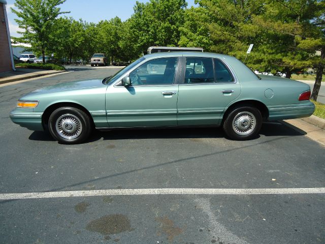 Mercury Grand Marquis XLS Sedan