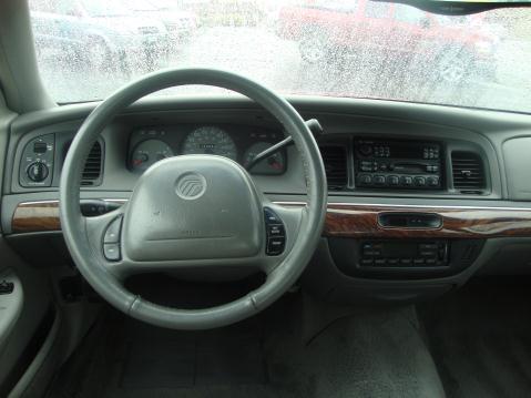 Mercury Grand Marquis 1999 photo 2