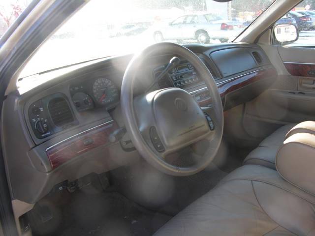 Mercury Grand Marquis 2000 photo 2