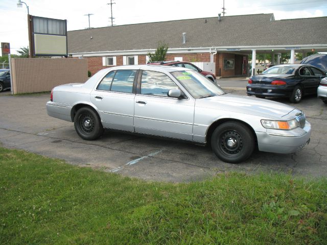 Mercury Grand Marquis 2000 photo 2