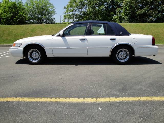 Mercury Grand Marquis 2000 photo 1