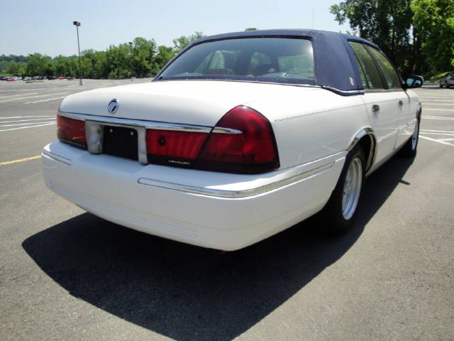 Mercury Grand Marquis 2000 photo 2