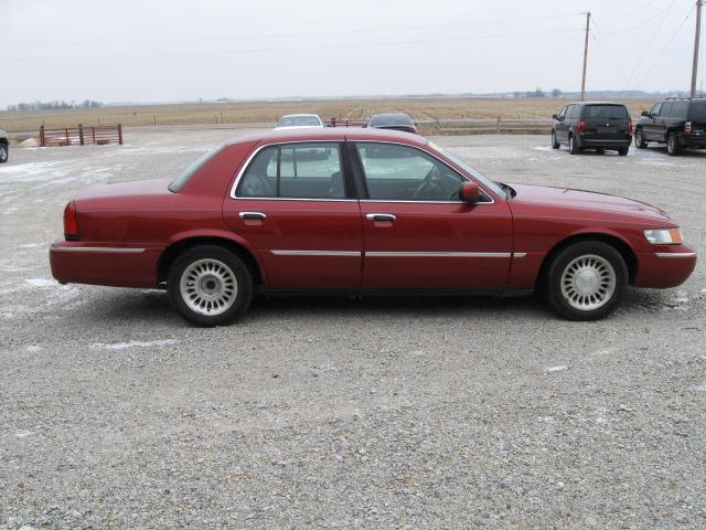 Mercury Grand Marquis 2000 photo 2