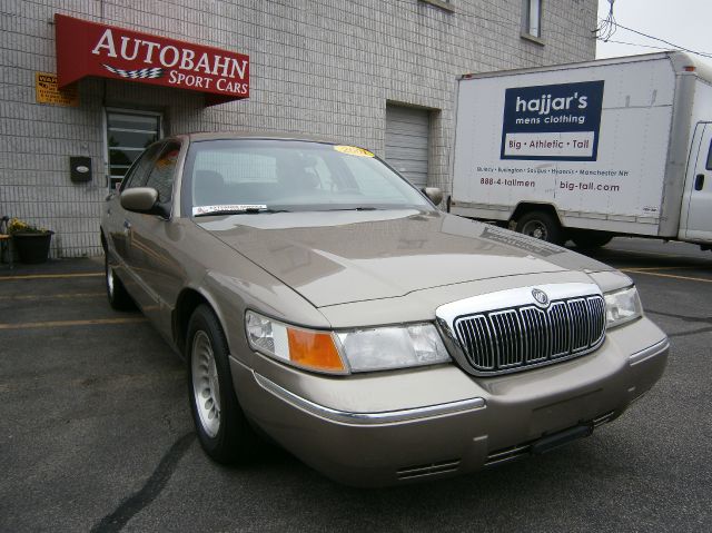 Mercury Grand Marquis 2001 photo 2
