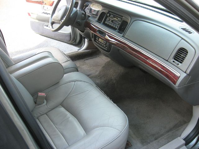 Mercury Grand Marquis 2001 photo 2