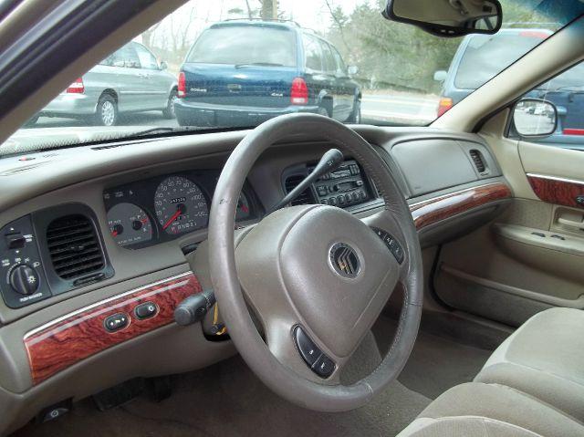 Mercury Grand Marquis 2001 photo 2