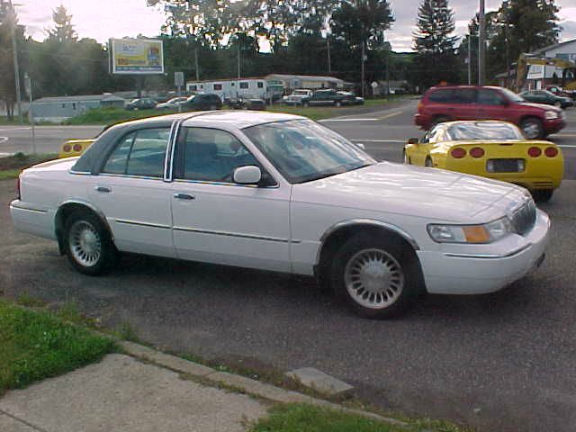 Mercury Grand Marquis 2001 photo 2