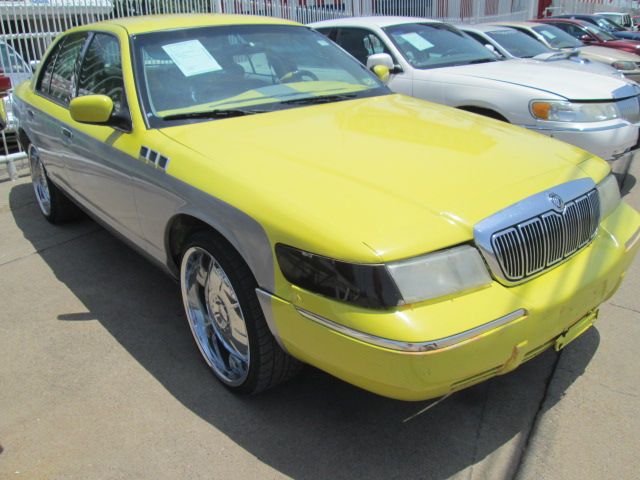 Mercury Grand Marquis 2001 photo 2