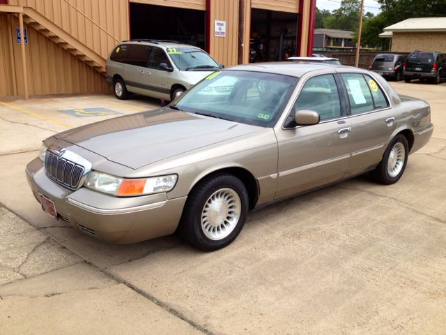 Mercury Grand Marquis 2001 photo 2