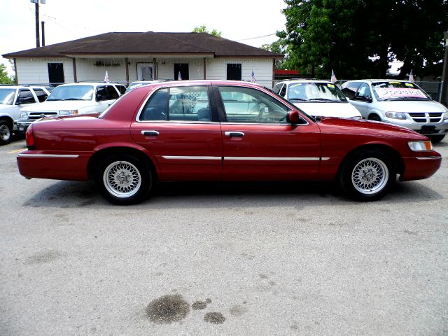 Mercury Grand Marquis 2001 photo 2