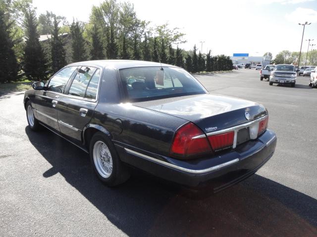 Mercury Grand Marquis 2001 photo 2