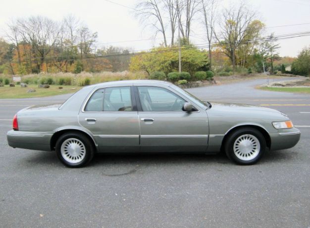Mercury Grand Marquis 2002 photo 2