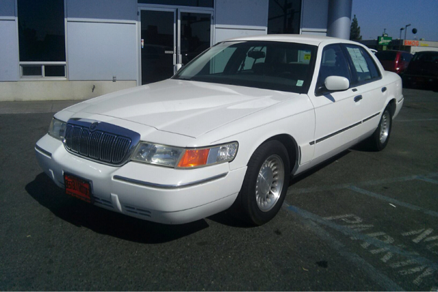 Mercury Grand Marquis 2002 photo 2
