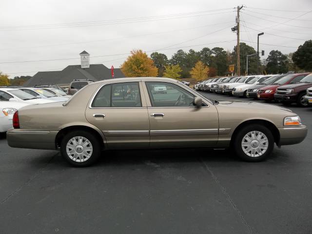 Mercury Grand Marquis 2004 photo 2