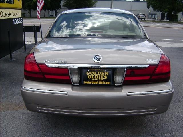 Mercury Grand Marquis 2004 photo 2