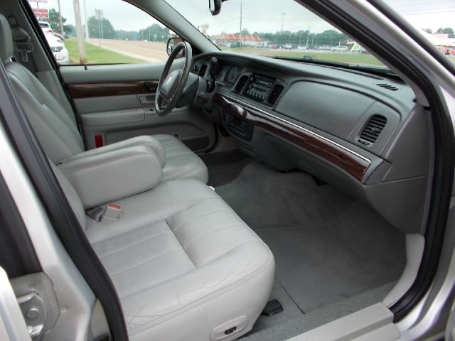Mercury Grand Marquis 2004 photo 2