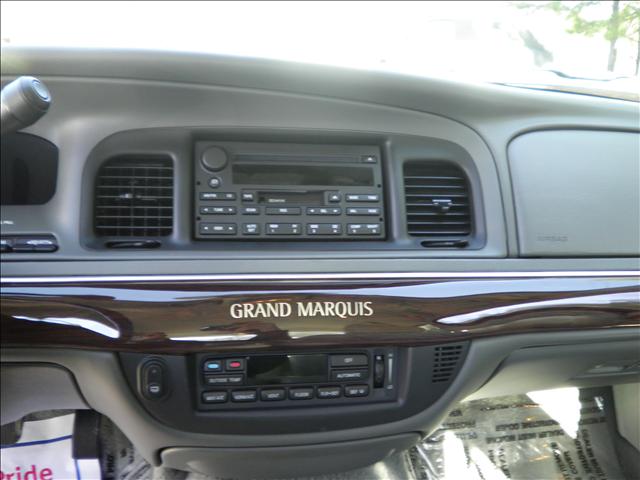 Mercury Grand Marquis 2004 photo 2
