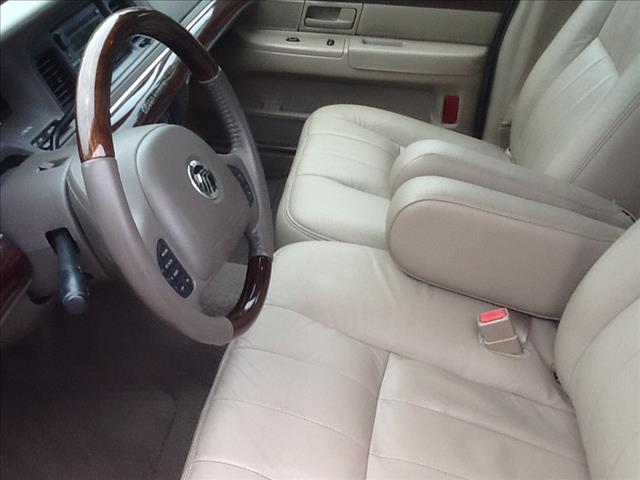 Mercury Grand Marquis 2004 photo 2