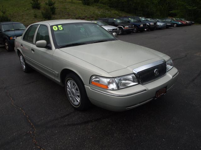 Mercury Grand Marquis 2005 photo 2