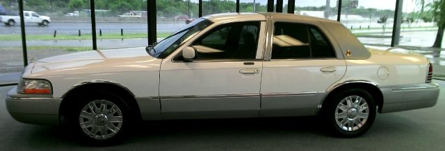 Mercury Grand Marquis 2005 photo 2