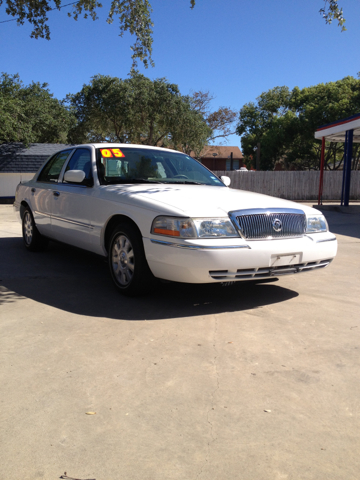 Mercury Grand Marquis 2005 photo 2