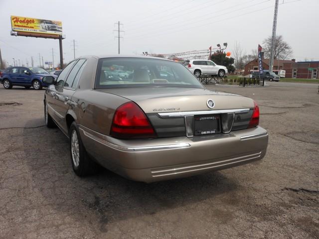 Mercury Grand Marquis 2006 photo 2