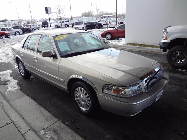 Mercury Grand Marquis 2006 photo 2