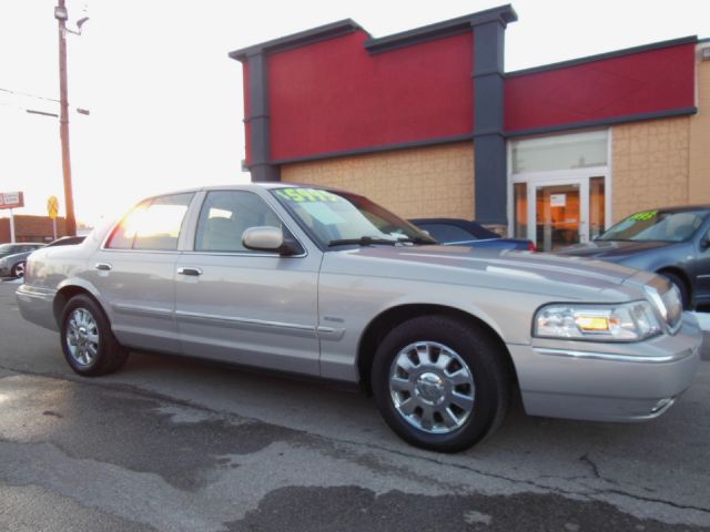 Mercury Grand Marquis 2006 photo 2