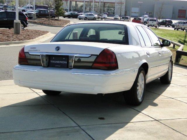 Mercury Grand Marquis 2010 photo 2