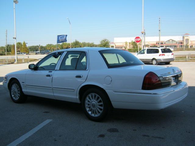 Mercury Grand Marquis 2010 photo 3