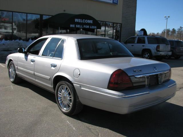 Mercury Grand Marquis 2010 photo 2